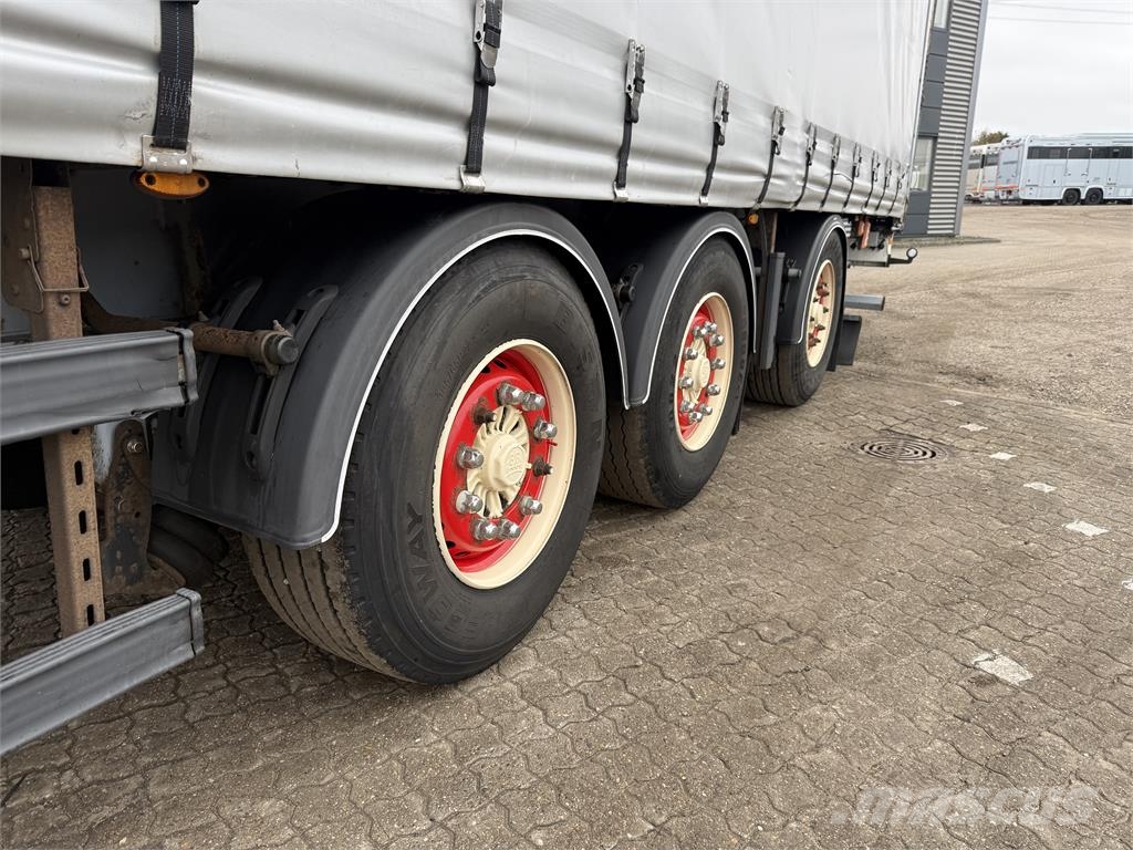 Kel-Berg 3-aks gardintrailer med truckbeslag og lift Curtainsiderauflieger