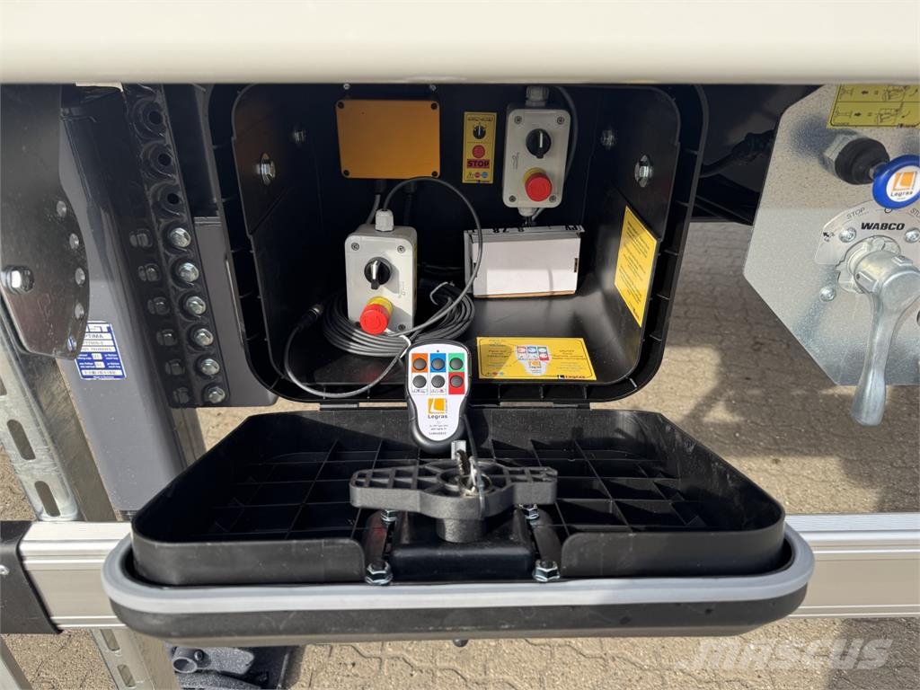Legras 3-aks VBK automatpresenning 自装卸半拖车