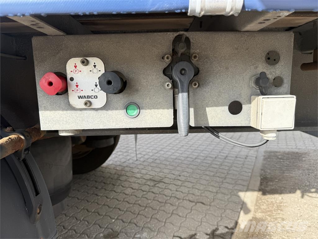 Nordic Trailer 3-aks gardintrailer med Anti-Ice tag Curtainsiderauflieger