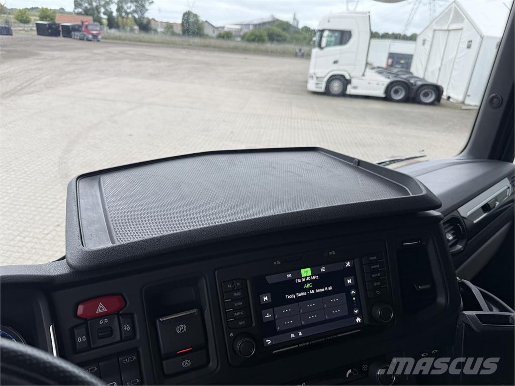 Scania 660S 6x2 Boogie Tractor Units
