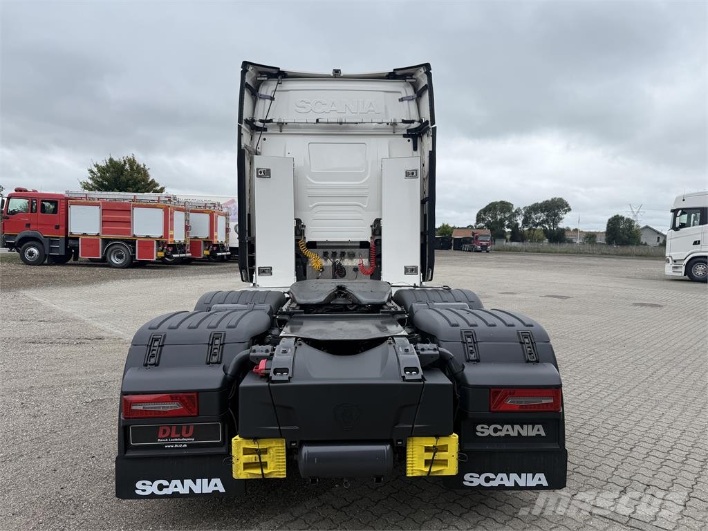 Scania 660S 6x2 Boogie Tractor Units