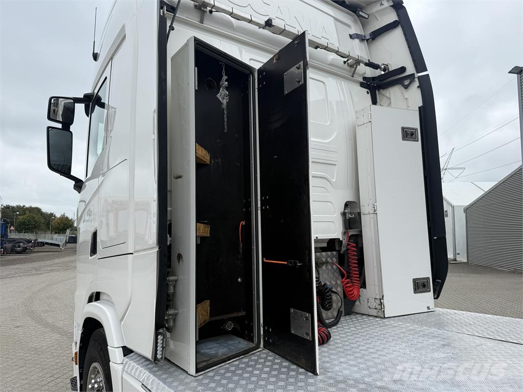 Scania 660S 6x2 Boogie Tractor Units