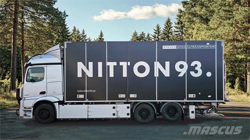 Scania Boksopbygning med sideåbning Camiones con caja de remolque