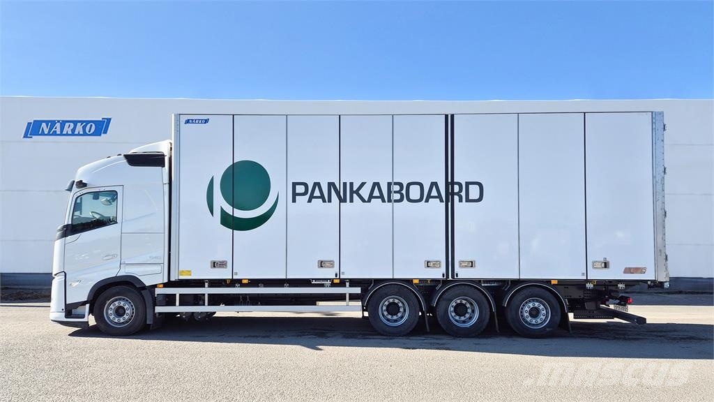 Scania Boksopbygning med sideåbning Camiones con caja de remolque