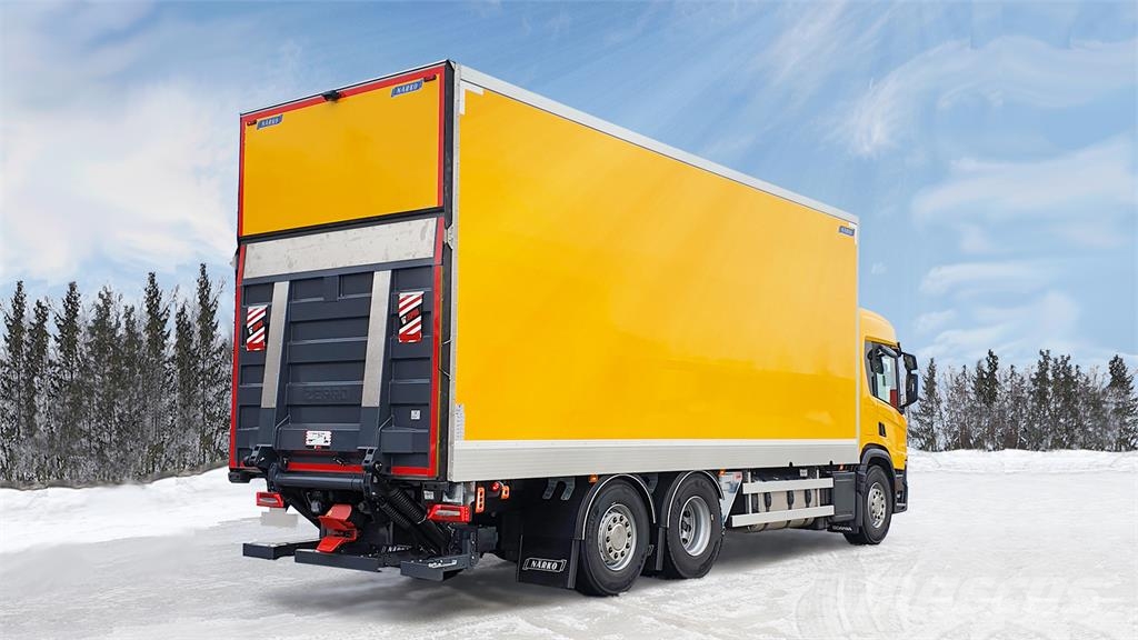 Scania Boksopbygning med sideåbning Camiones con caja de remolque