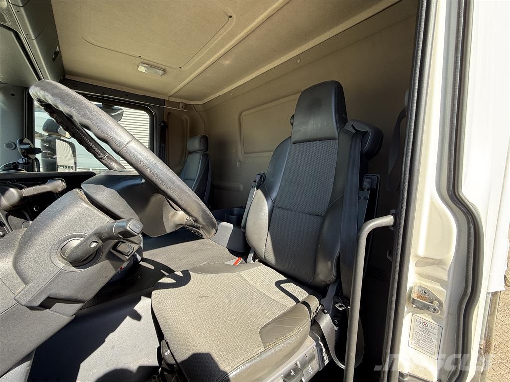 Scania G370 4x2 fraglads opbygning Elhúzható ponyvás