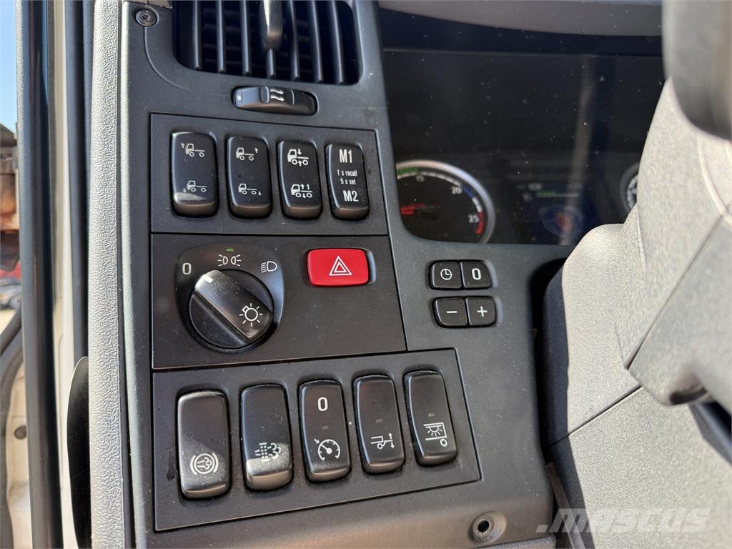Scania G370 4x2 fraglads opbygning Lastbil - Gardin