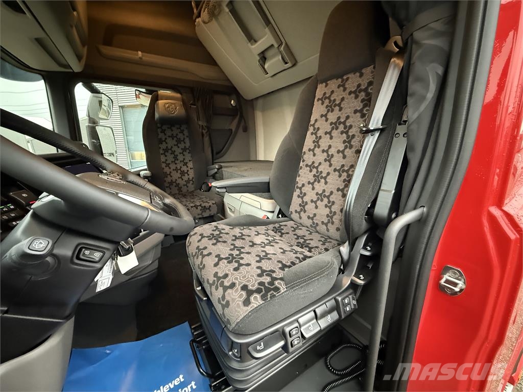 Scania S460 4x2 Mega KL 2 Vetopöytäautot