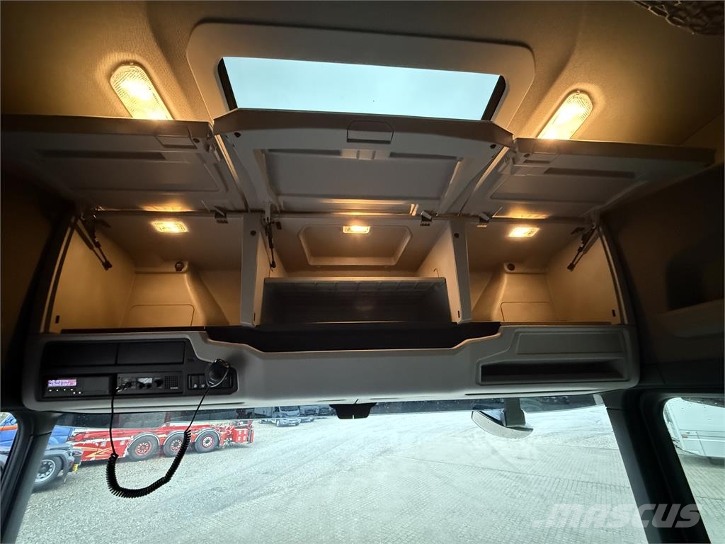 Scania S460 4x2 Mega KL 2 Vetopöytäautot