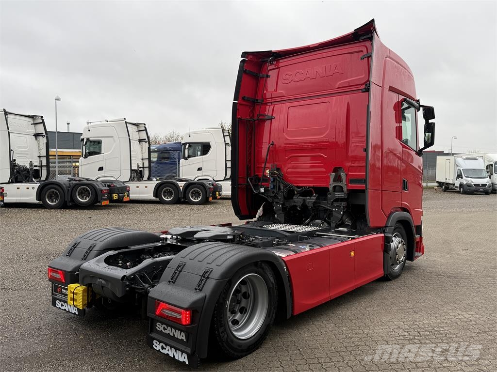 Scania S460 4x2 Mega KL 2 Vetopöytäautot