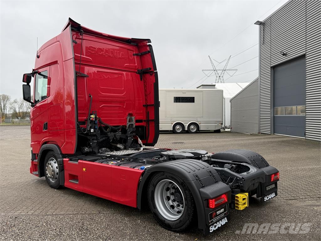 Scania S460 4x2 Mega KL 2 Vetopöytäautot