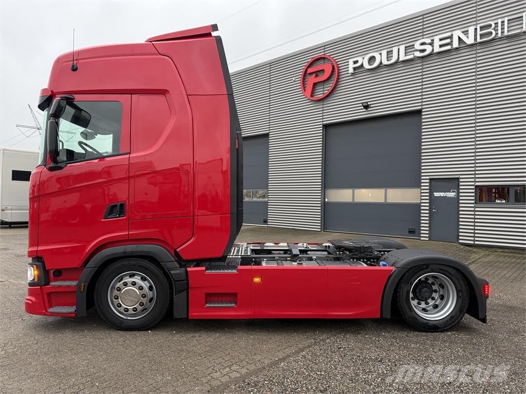 Scania S460 4x2 Mega KL 2 Vetopöytäautot