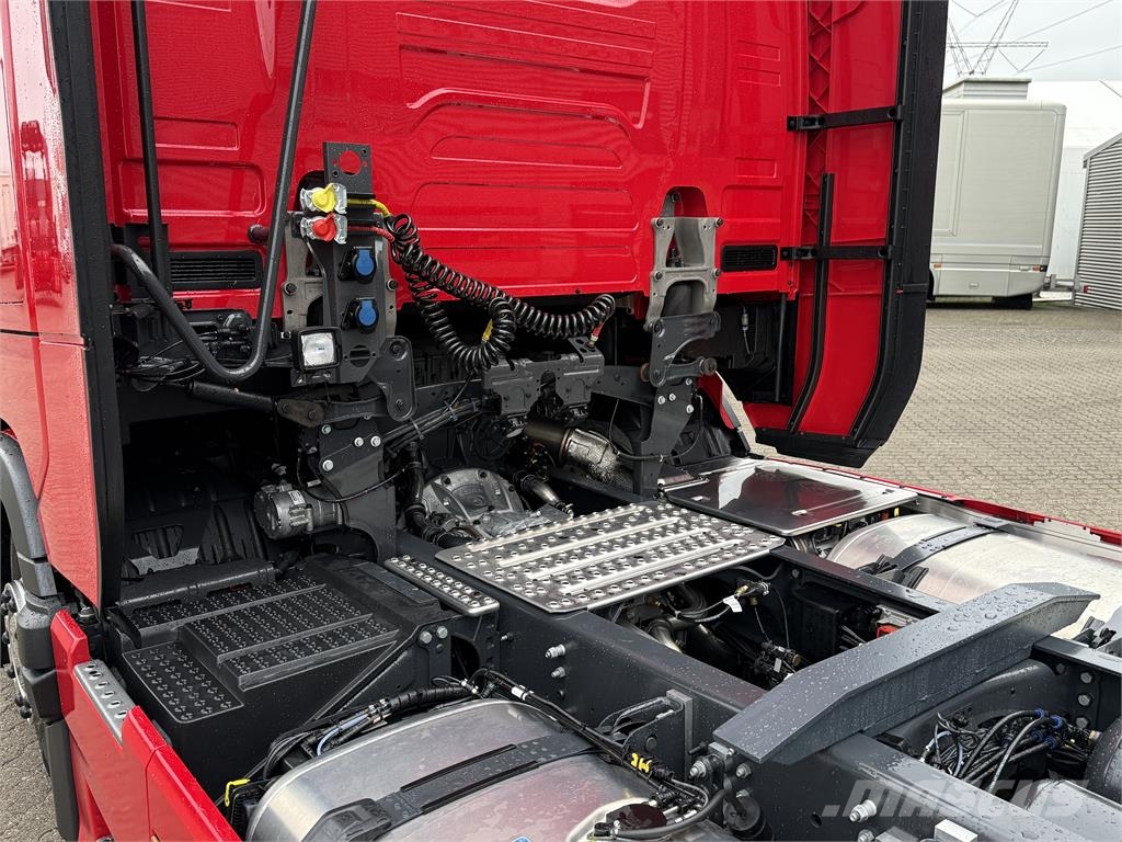 Scania S460 4x2 Mega KL 2 Vetopöytäautot