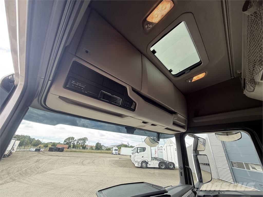 Scania S560 2950 6x2 Autotractoare