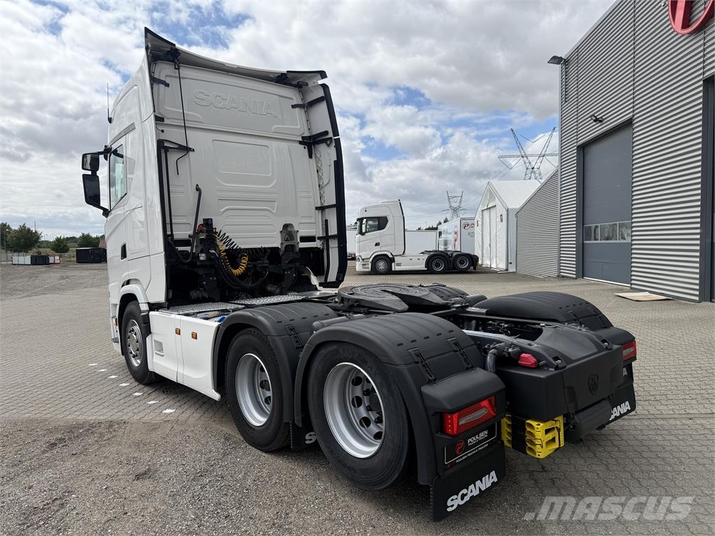 Scania S560 2950 6x2 Autotractoare