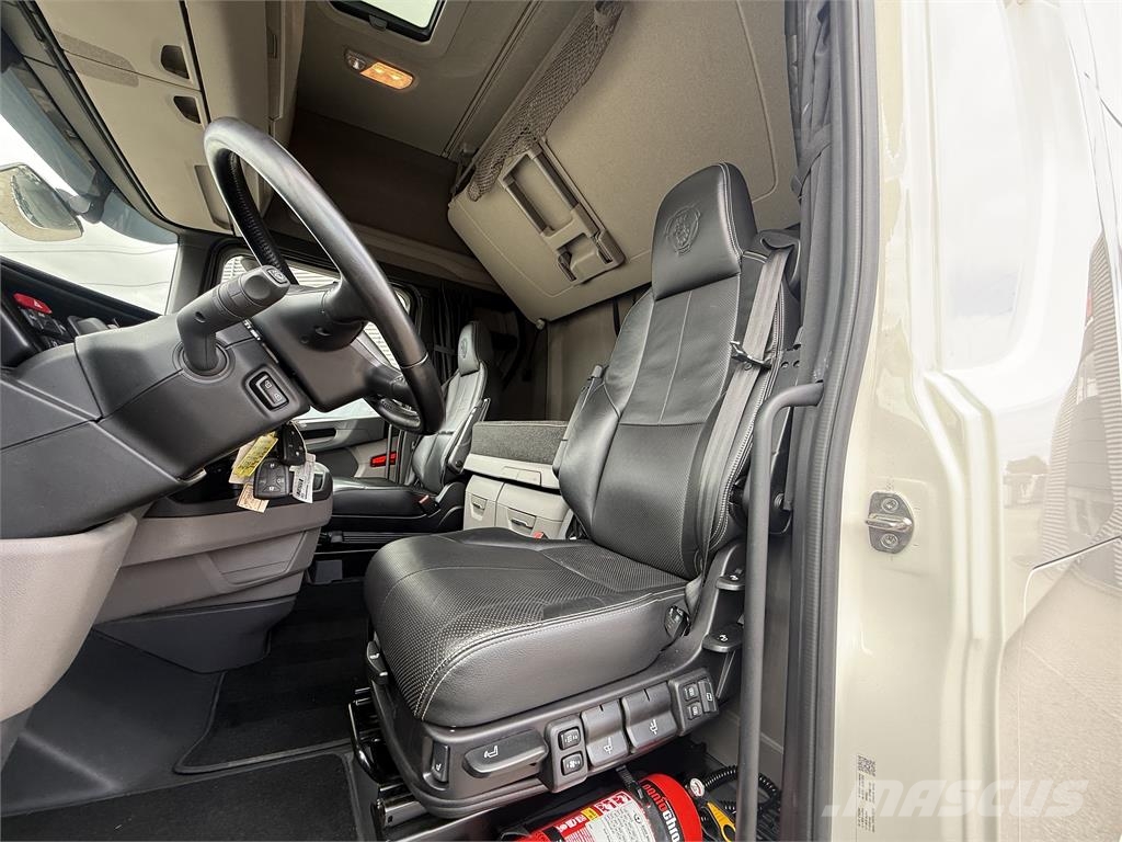 Scania S560 2950 6x2 Autotractoare