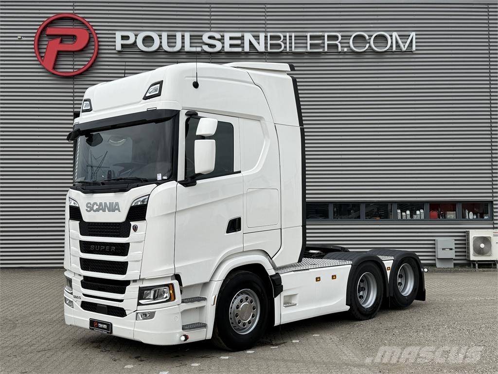 Scania S560 2950 6x2 med hydraulic Tegljači