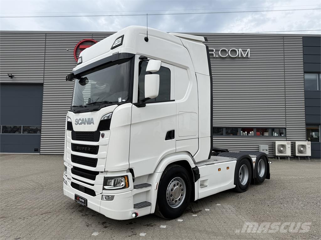 Scania S560 2950 6x2 med hydraulic Tegljači