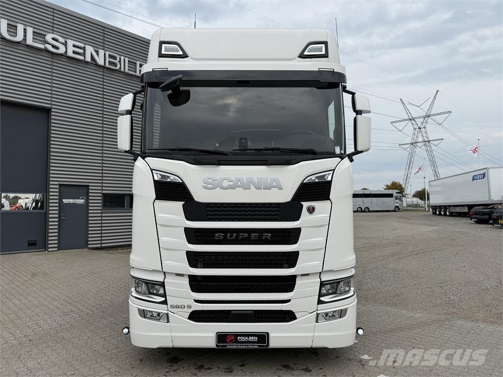 Scania S560 2950 6x2 med hydraulic Tegljači