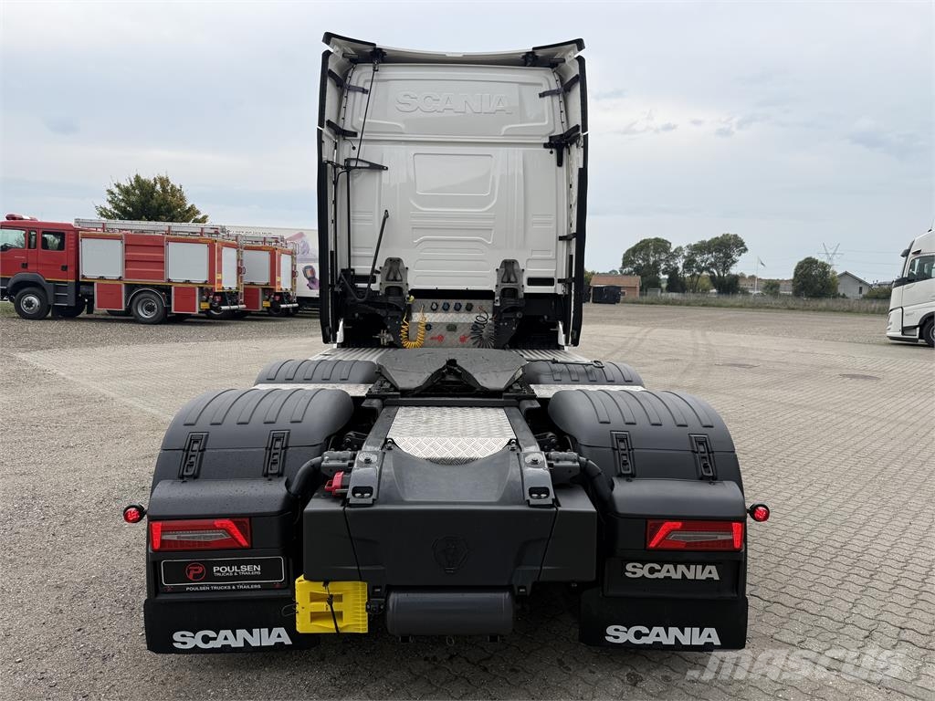 Scania S560 2950 6x2 med hydraulic Tegljači