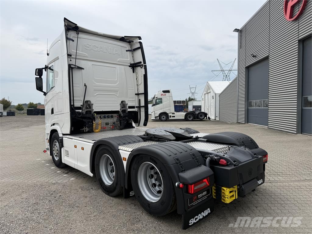 Scania S560 2950 6x2 med hydraulic Tegljači