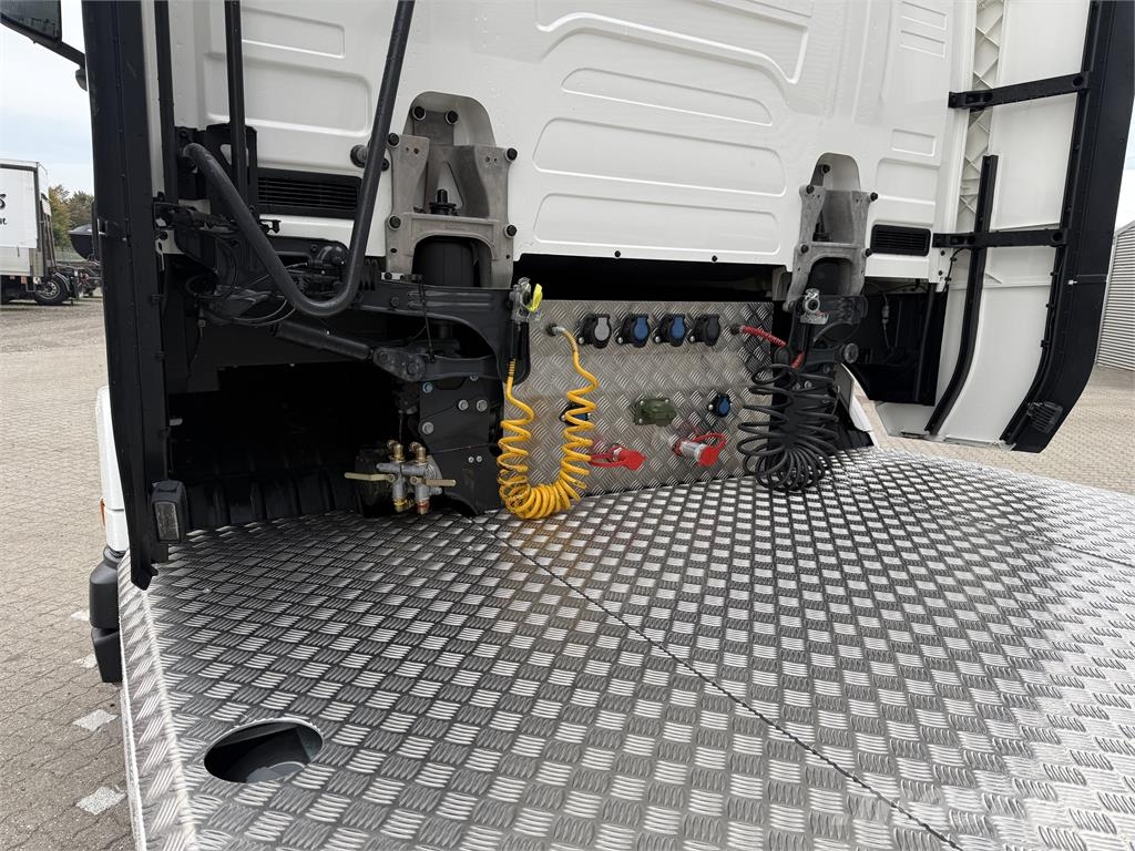 Scania S560 2950 6x2 med hydraulic Tegljači