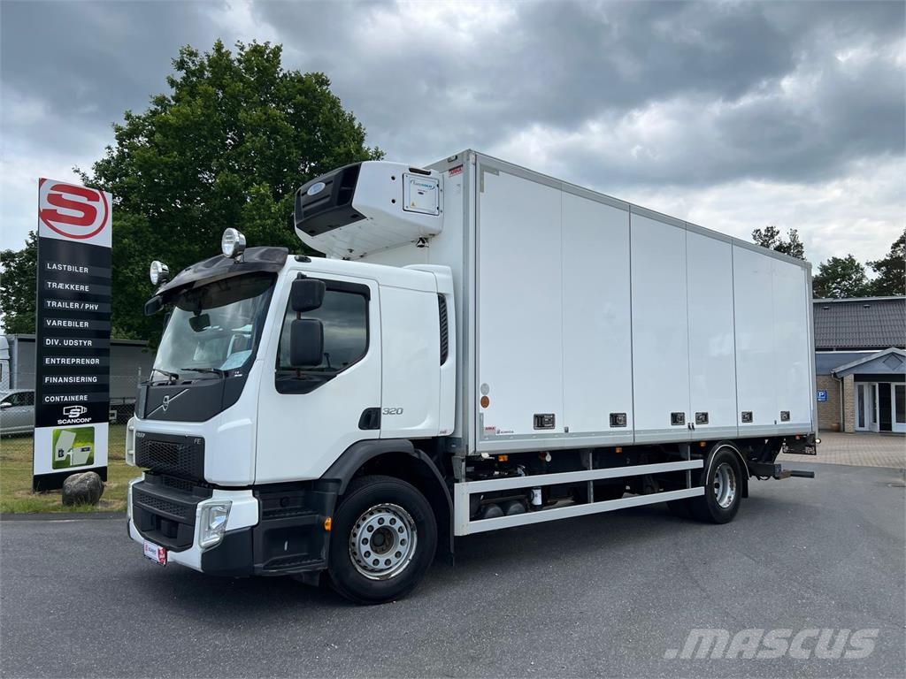 Volvo FE320 foldedørskasse med køl Camiones con caja de remolque