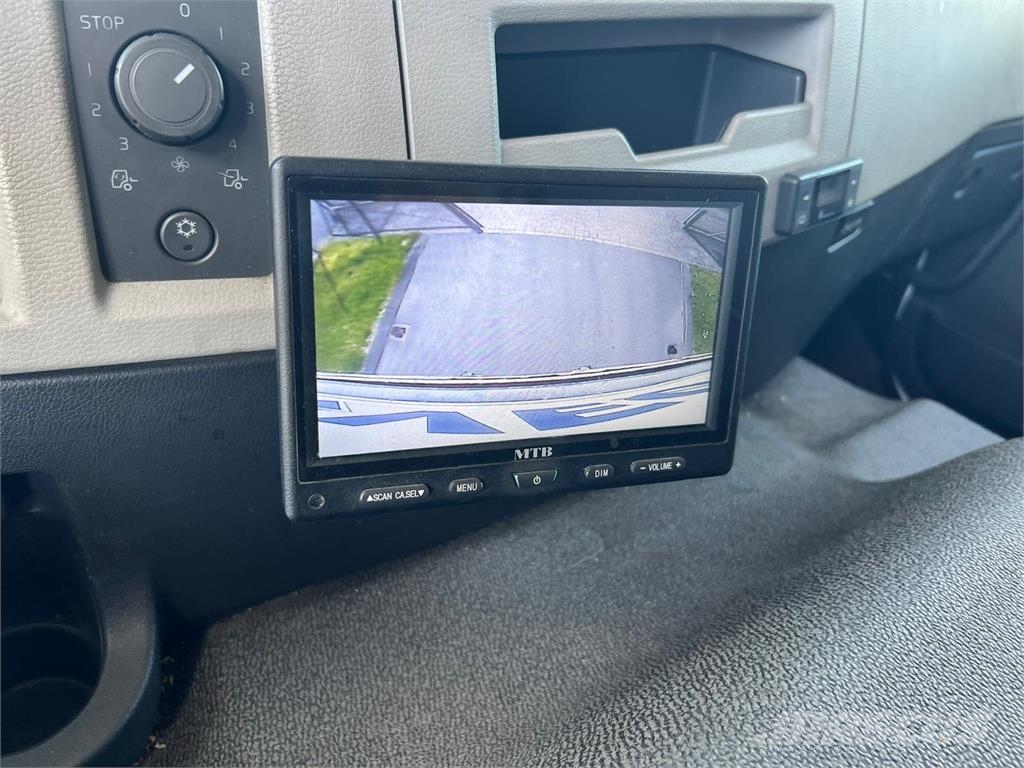 Volvo FE320 foldedørskasse med køl Camiones con caja de remolque
