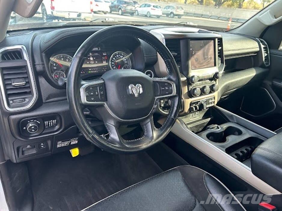 RAM 1500 شاحنات خفيفة/مفصلية الجوانب