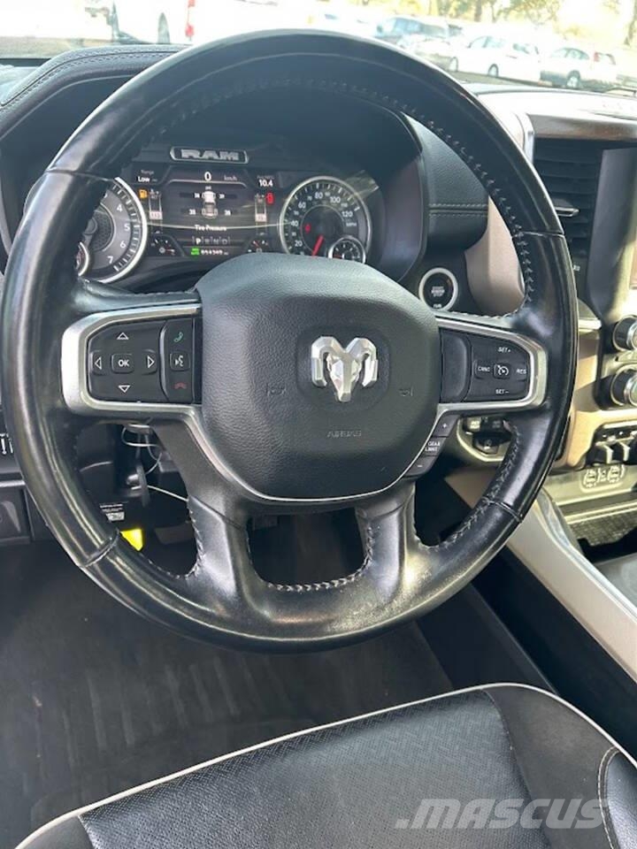 RAM 1500 شاحنات خفيفة/مفصلية الجوانب