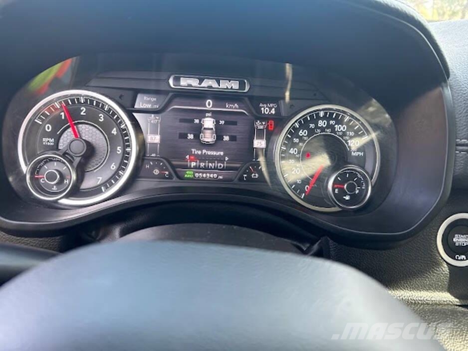 RAM 1500 شاحنات خفيفة/مفصلية الجوانب