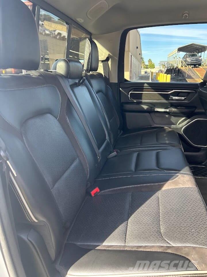 RAM 1500 شاحنات خفيفة/مفصلية الجوانب