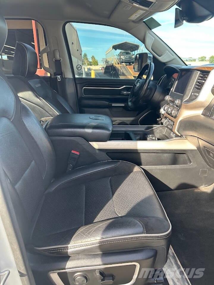 RAM 1500 شاحنات خفيفة/مفصلية الجوانب