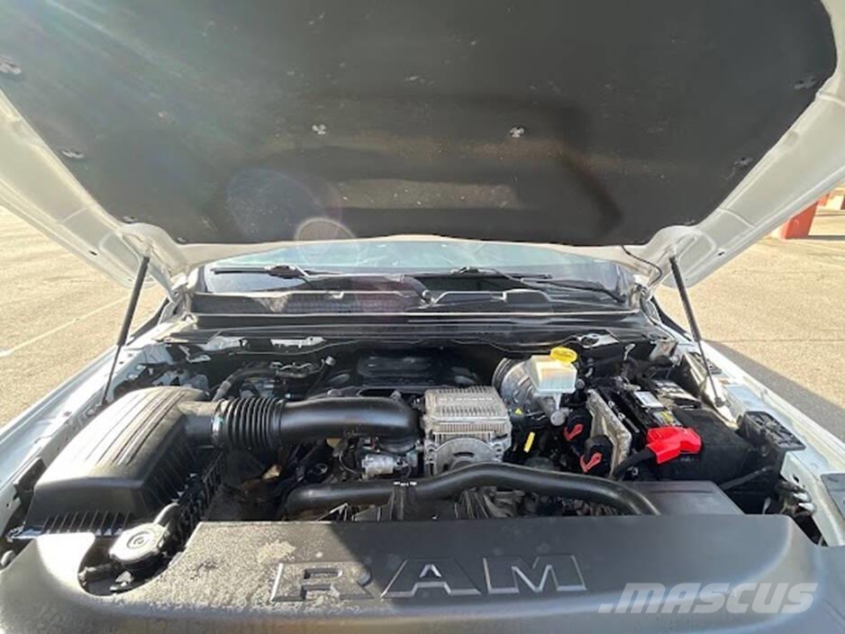 RAM 1500 شاحنات خفيفة/مفصلية الجوانب