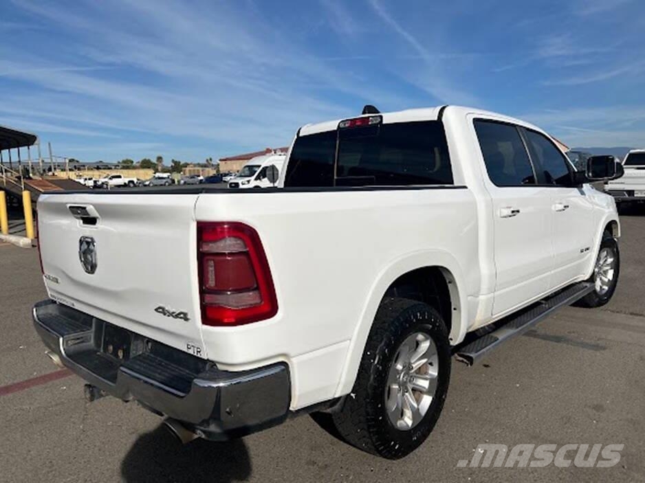 RAM 1500 شاحنات خفيفة/مفصلية الجوانب