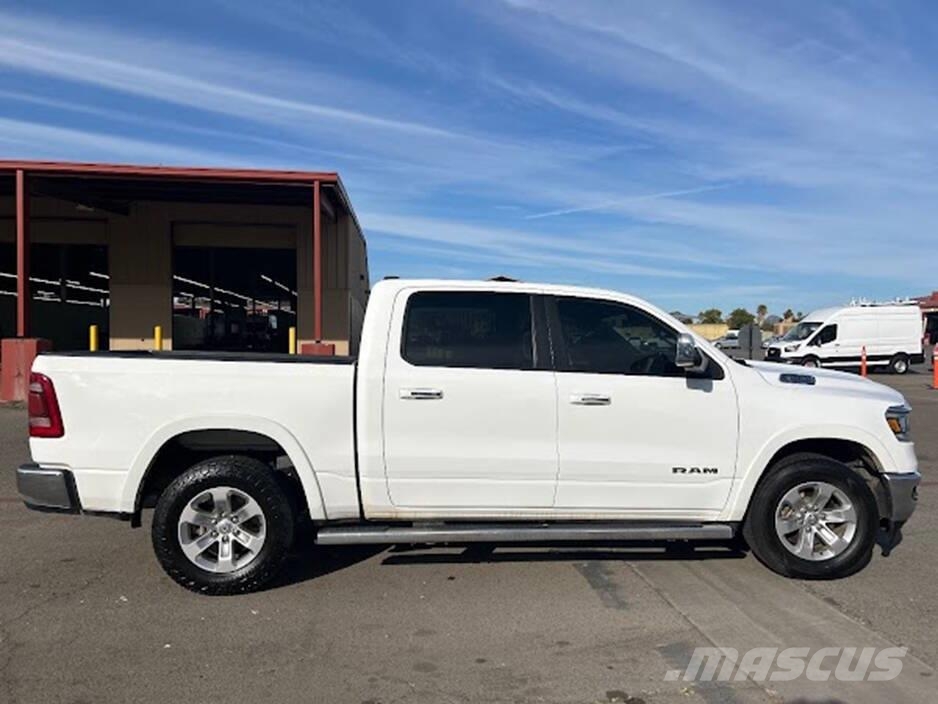 RAM 1500 شاحنات خفيفة/مفصلية الجوانب