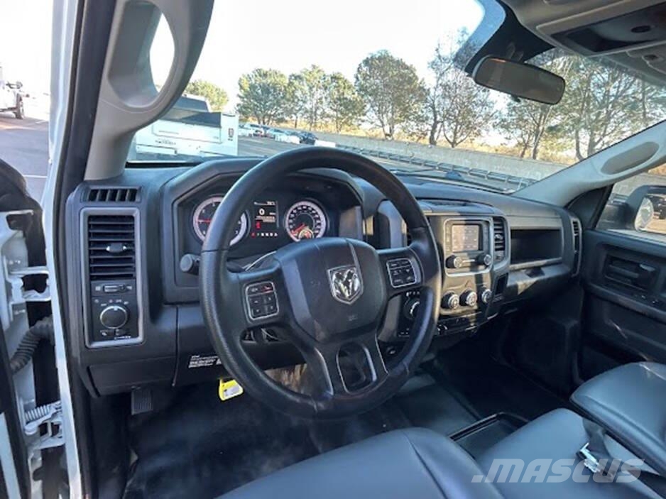 RAM 1500 Classic 皮卡.傳統半斗卡車/側卸板