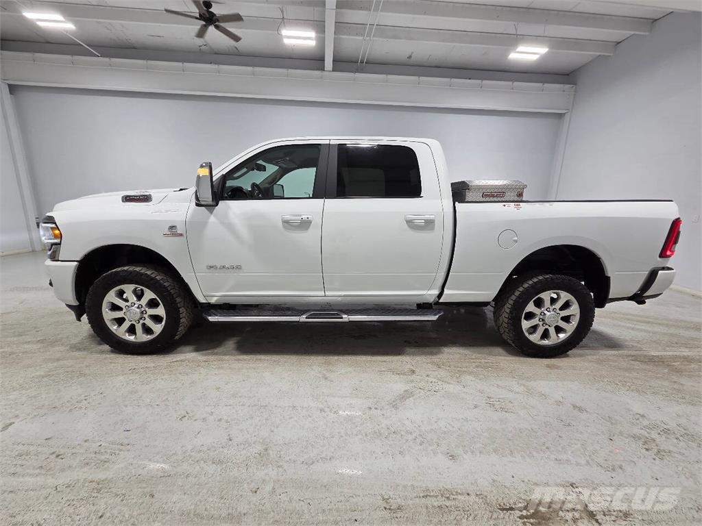 RAM 2500 شاحنات خفيفة/مفصلية الجوانب