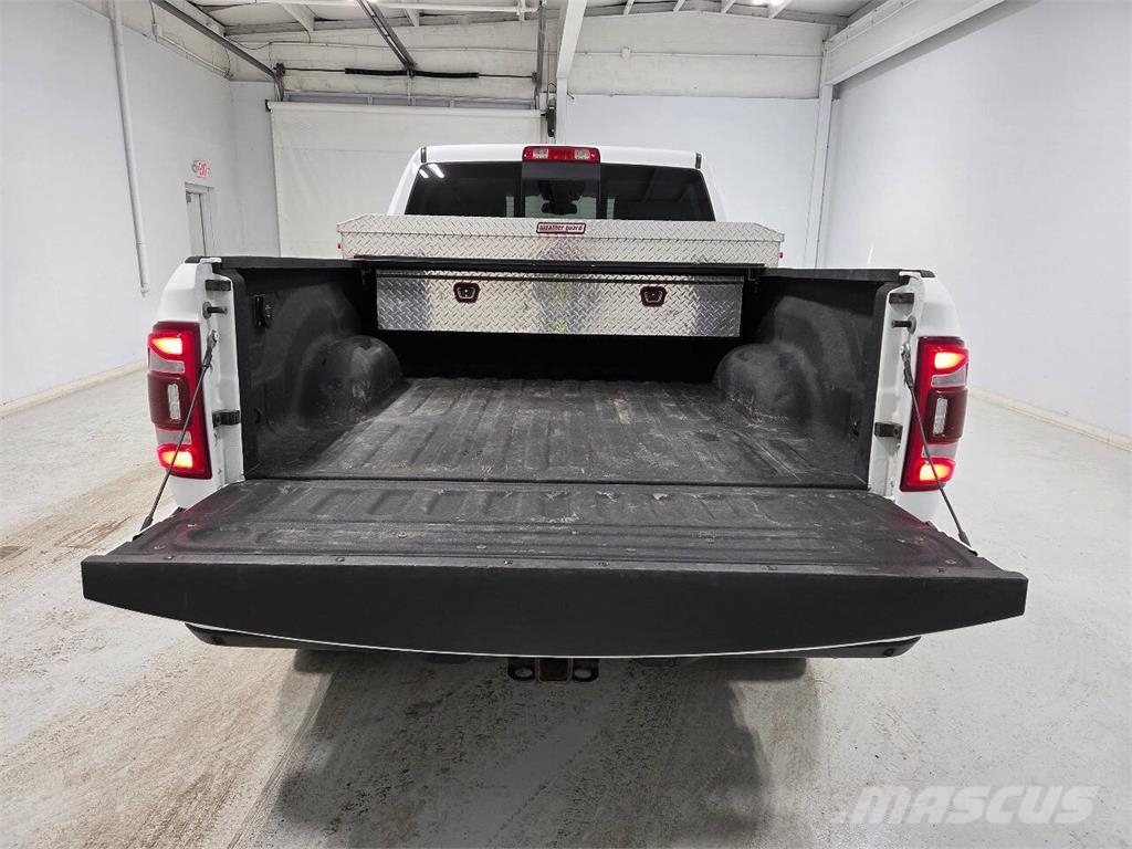 RAM 2500 شاحنات خفيفة/مفصلية الجوانب