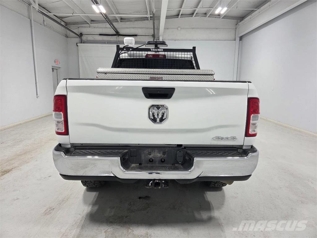 RAM 2500 Furgonetas caja abierta