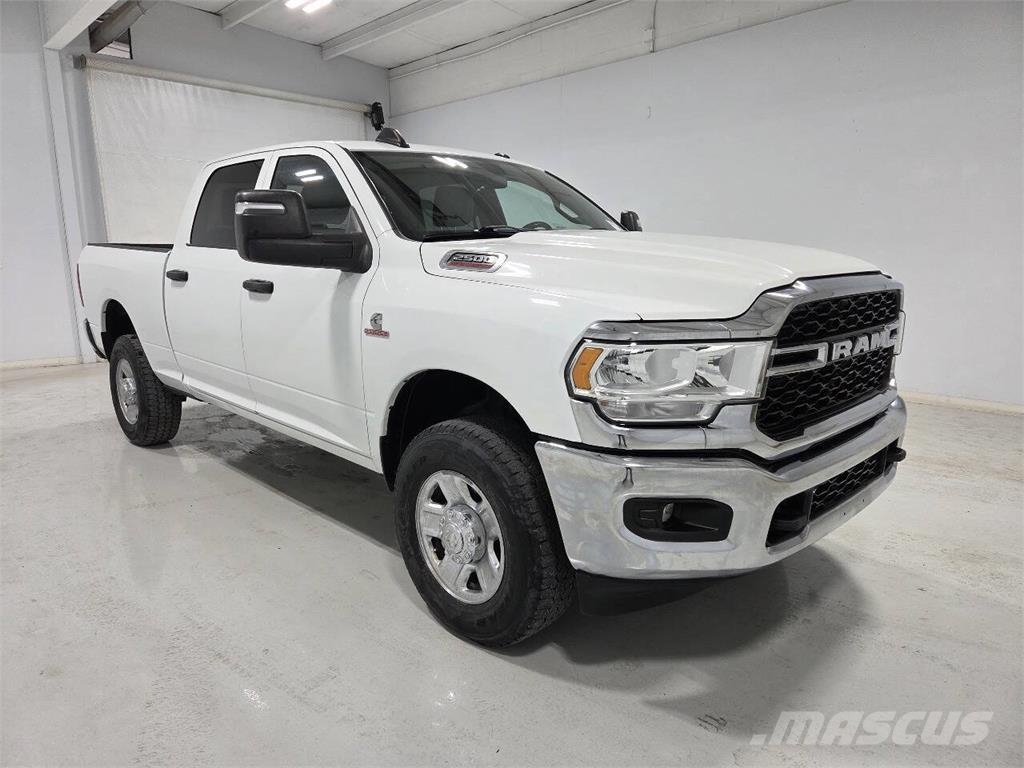 RAM 2500 شاحنات خفيفة/مفصلية الجوانب