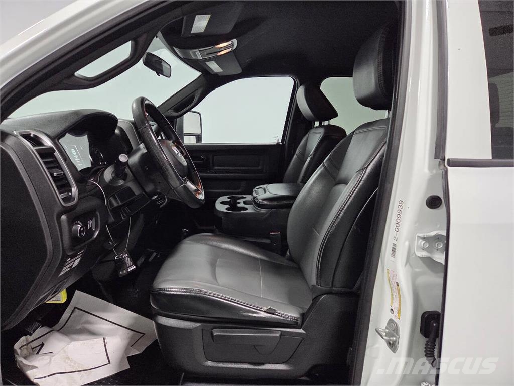 RAM 2500 شاحنات خفيفة/مفصلية الجوانب