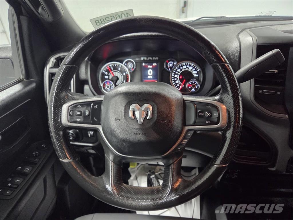 RAM 2500 شاحنات خفيفة/مفصلية الجوانب