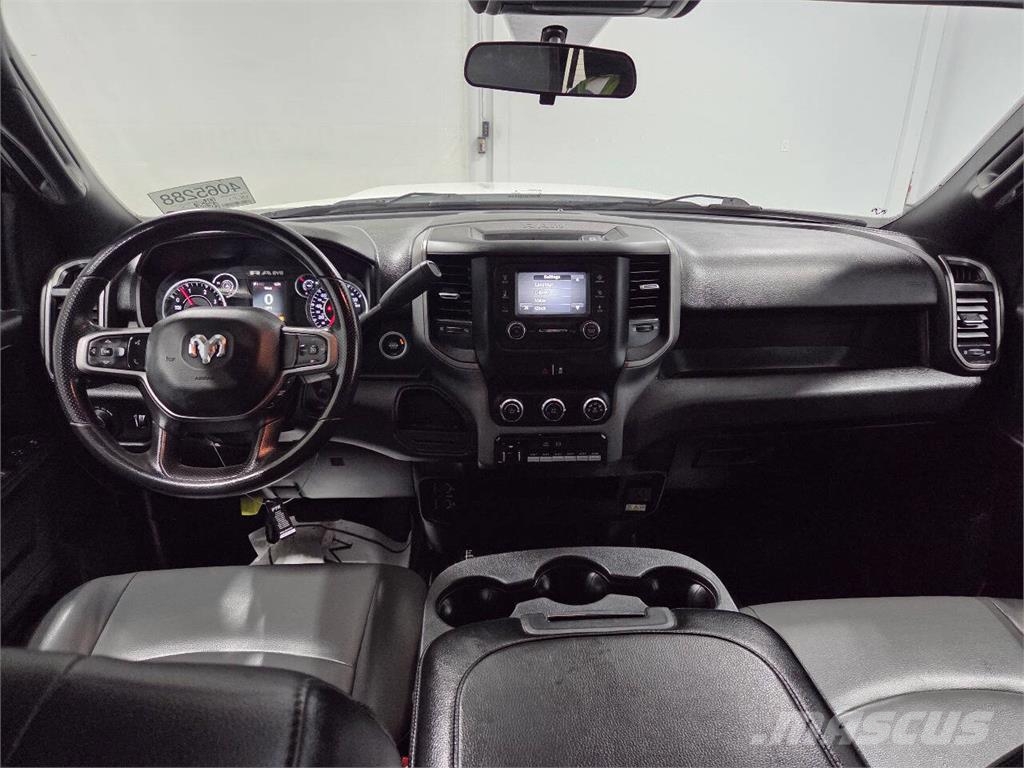 RAM 2500 شاحنات خفيفة/مفصلية الجوانب