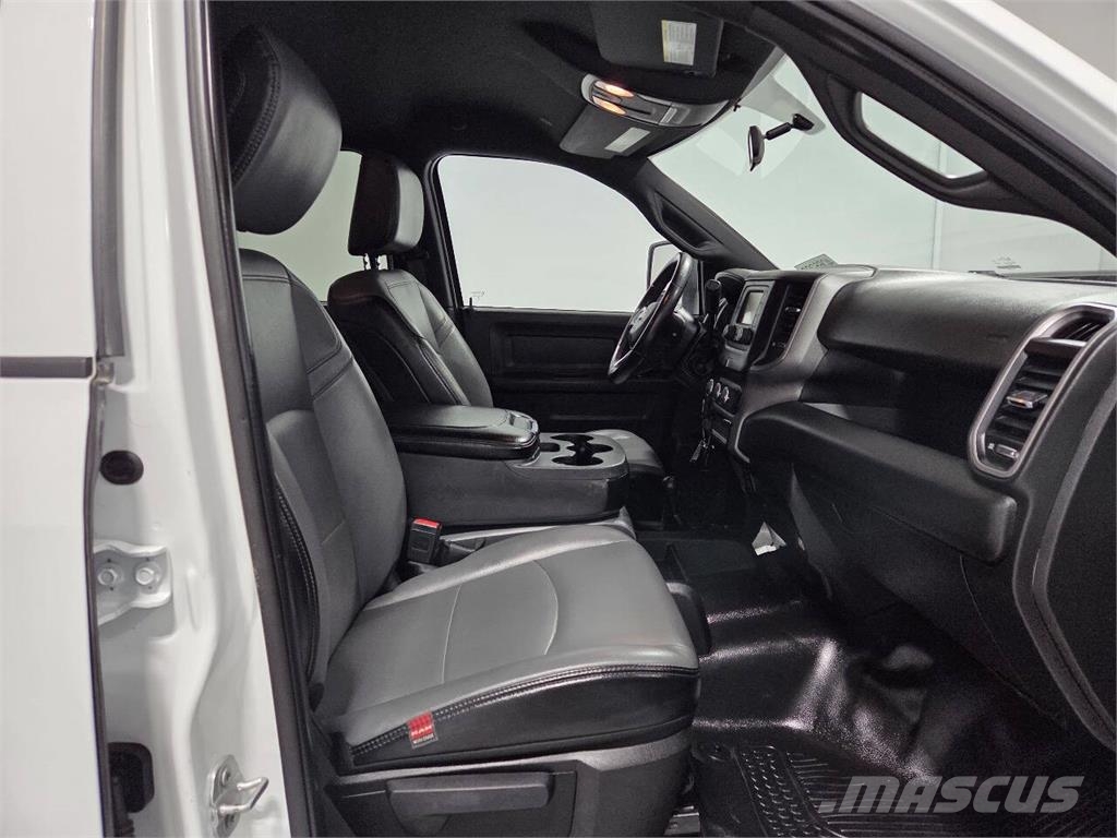 RAM 2500 شاحنات خفيفة/مفصلية الجوانب