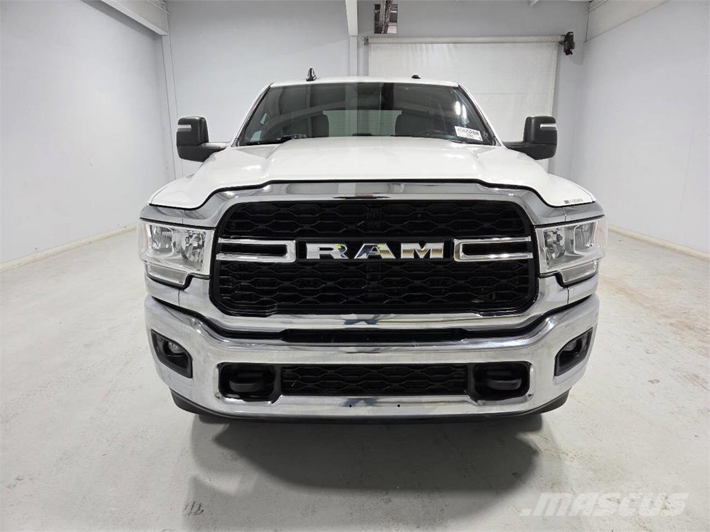 RAM 2500 شاحنات خفيفة/مفصلية الجوانب