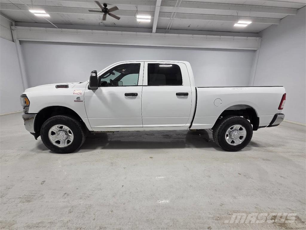 RAM 2500 شاحنات خفيفة/مفصلية الجوانب