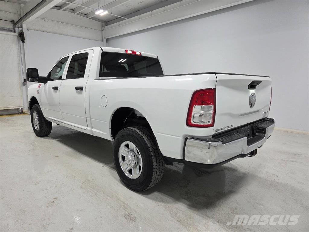 RAM 2500 شاحنات خفيفة/مفصلية الجوانب