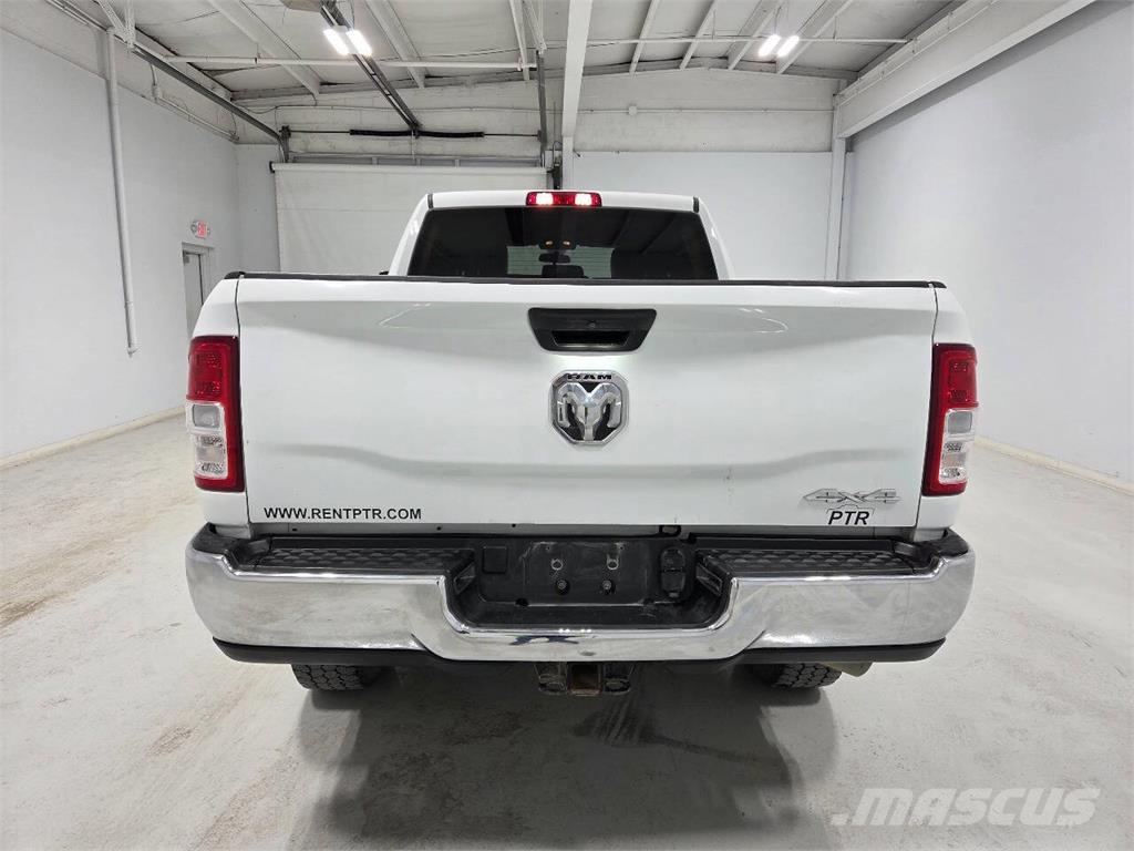 RAM 2500 شاحنات خفيفة/مفصلية الجوانب