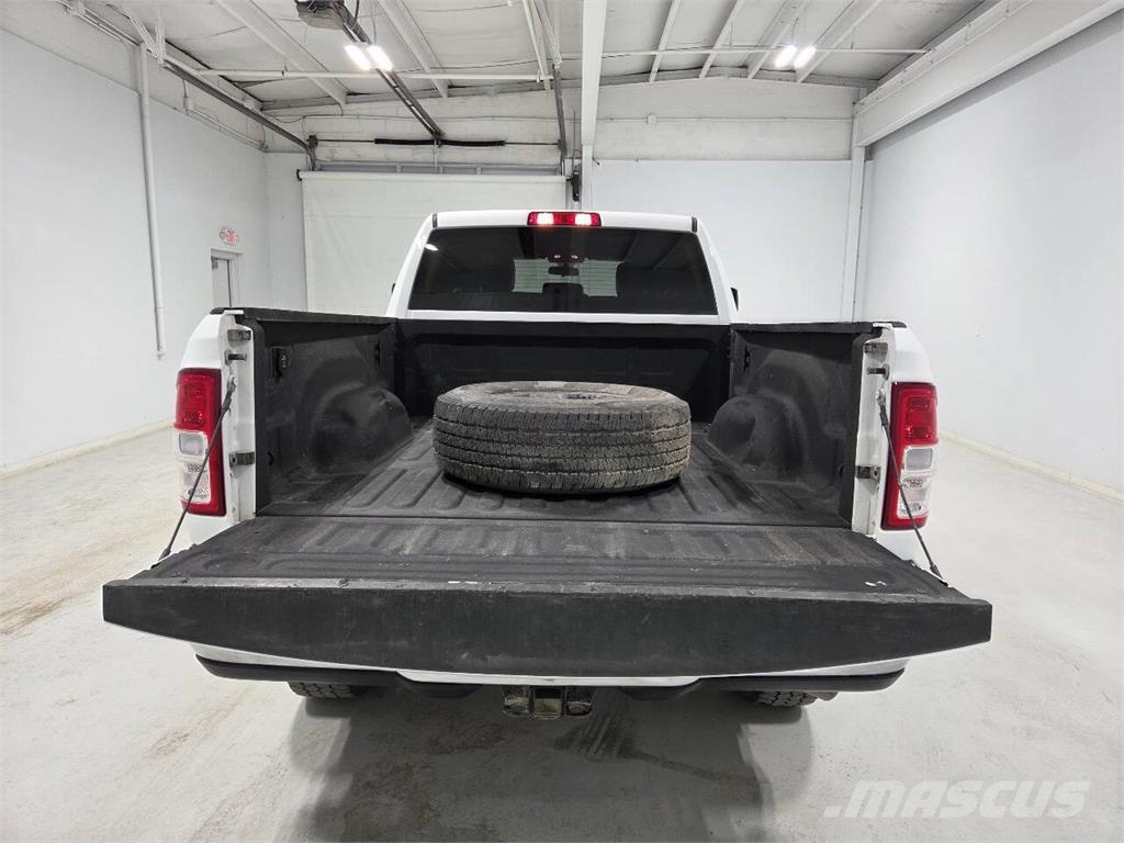 RAM 2500 شاحنات خفيفة/مفصلية الجوانب